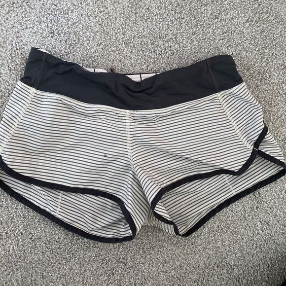LULU LEMON SHORTS / size 2 / small stain on front / - Picture 3 of 4